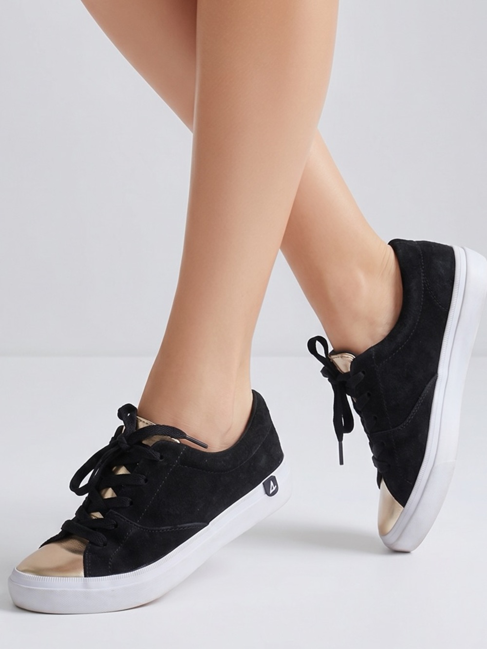 Sperry top sliders women’s  black and gold slip on‎ sneakers size 6.5 like new